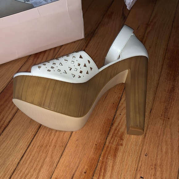 White open toed Sandal heel - Picture 5 of 5
